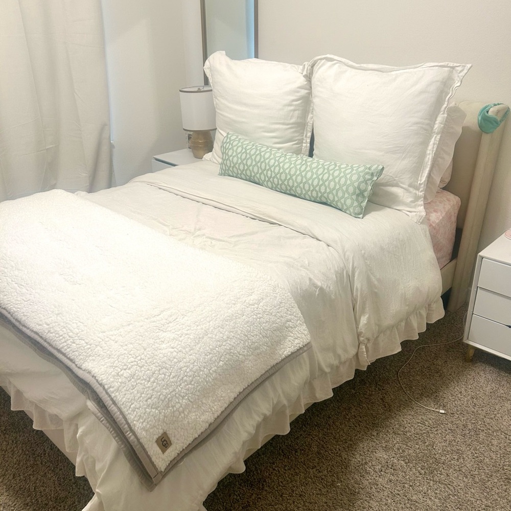 White Bedding Set